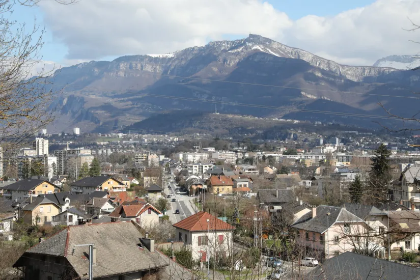 Cognin quartier connecté à 800m du Parc au Forezan